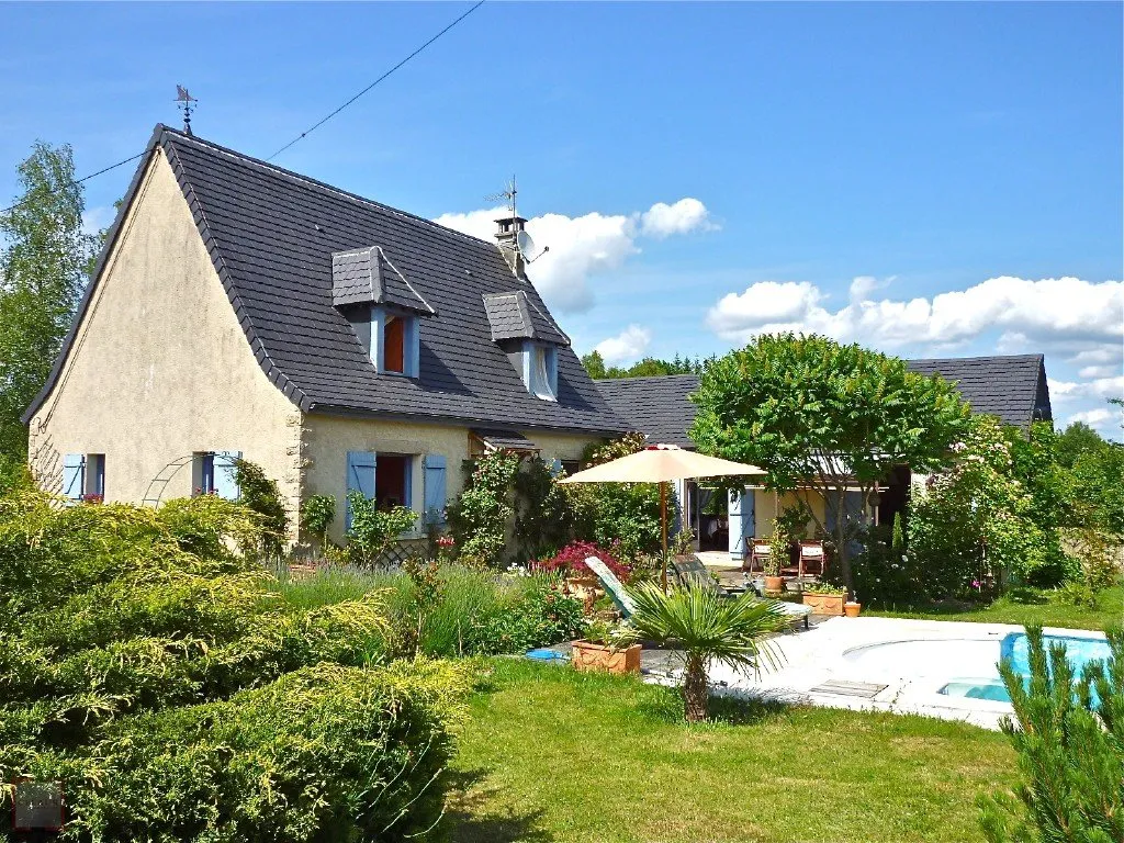 LOVELY COUNTRY HOUSE