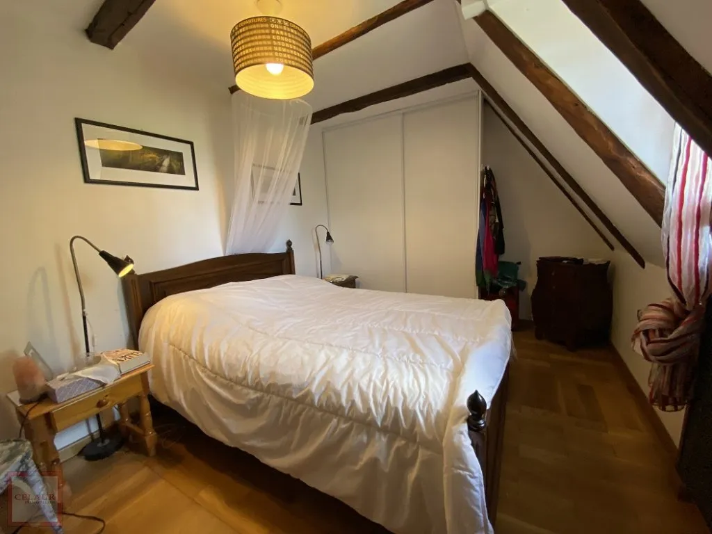 MAISON DE PAYS AVEC DEPENDANCES BORD DORDOGNE