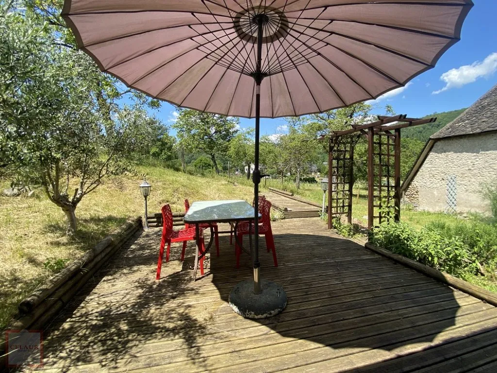 COUNTRY HOUSE WITH OUTBUILDINGS ON THE DORDOGNE BORDER