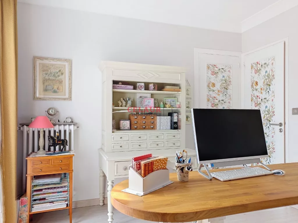 A DEUX PAS DES COMMERCES