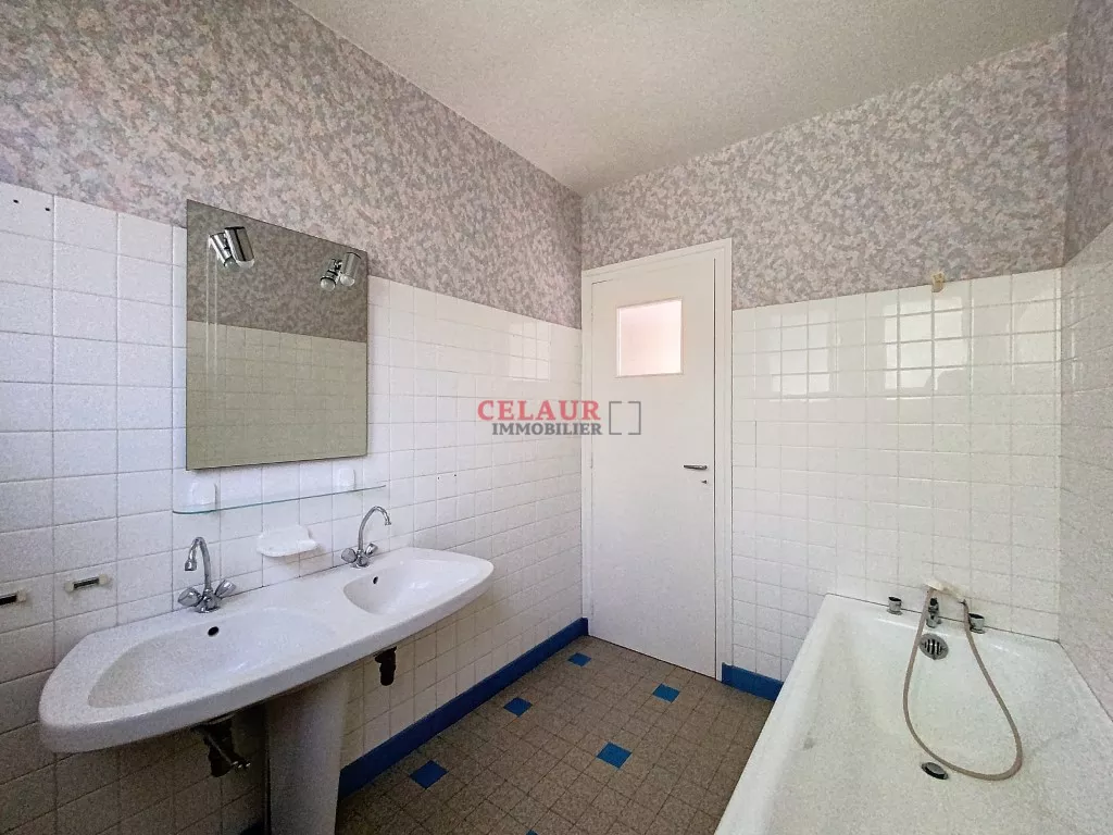 Maison en pierre située au calme