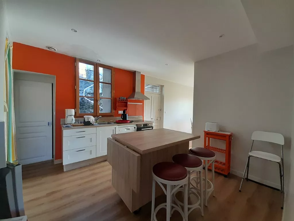 Appartement meublé à louer avec balcon et cuisine équipée
