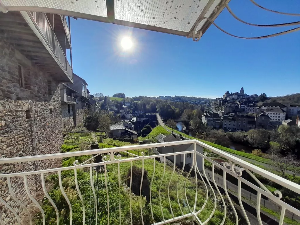 Appartement meublé à louer avec balcon et cuisine équipée
