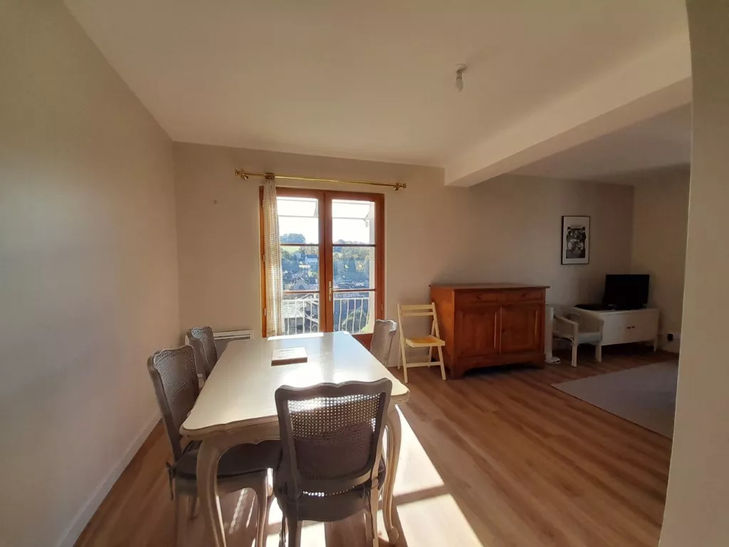 Appartement meublé à louer avec balcon et cuisine équipée