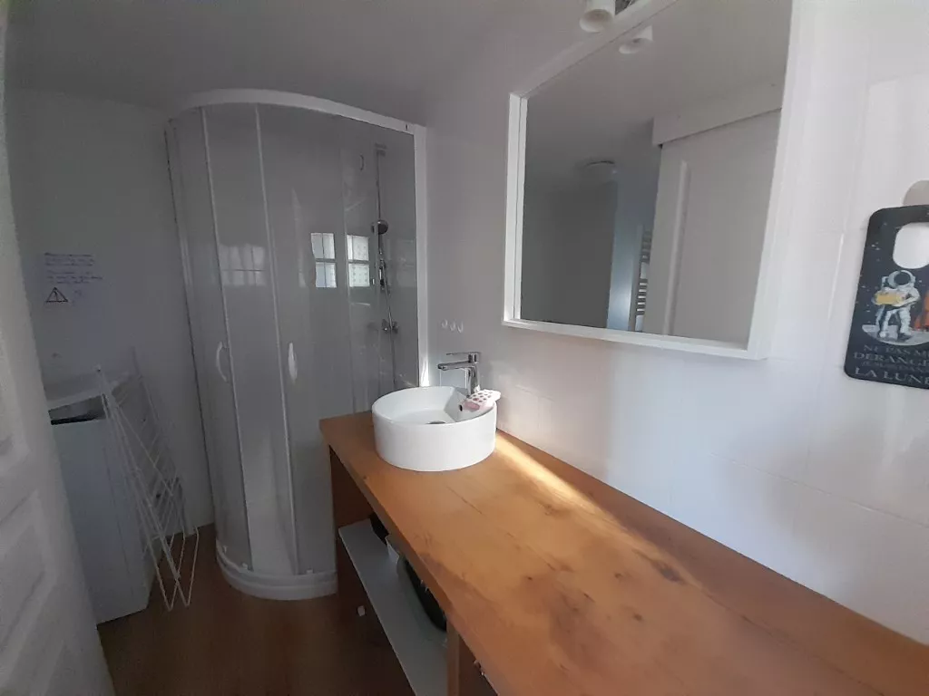 Appartement meublé à louer avec balcon et cuisine équipée
