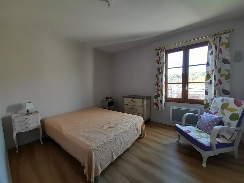 Appartement meublé à louer avec balcon et cuisine équipée
