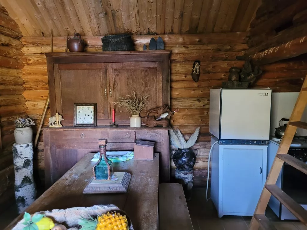 BEL ETANG AVEC CHALET