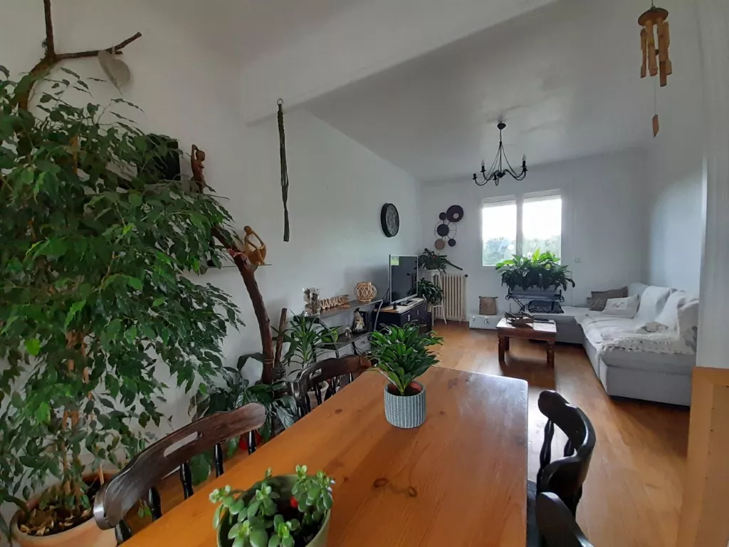 MAISON AVEC TERRASSE ET JARDIN