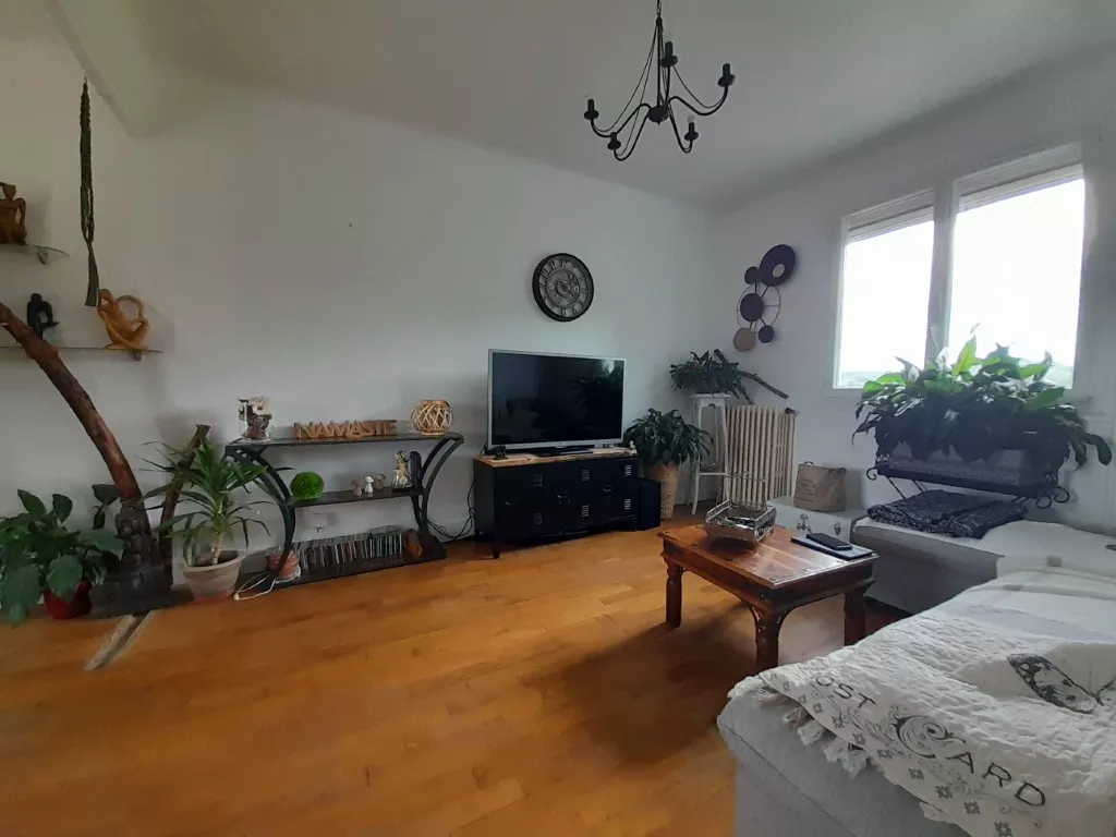 MAISON AVEC TERRASSE ET JARDIN