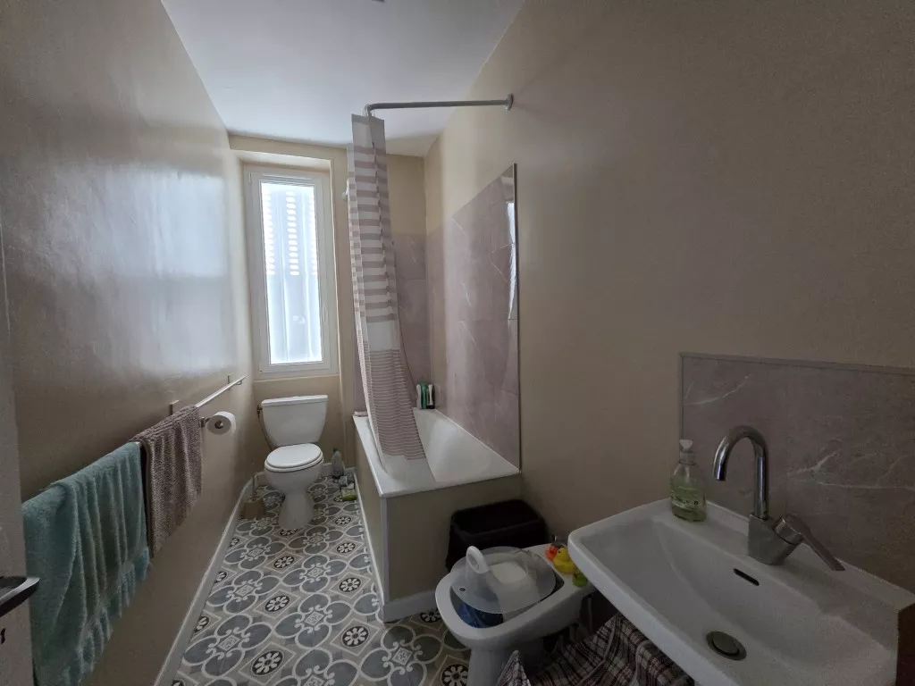 MAISON DE BOURG AVEC JARDIN