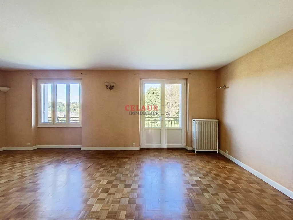 Maison en pierre située au calme