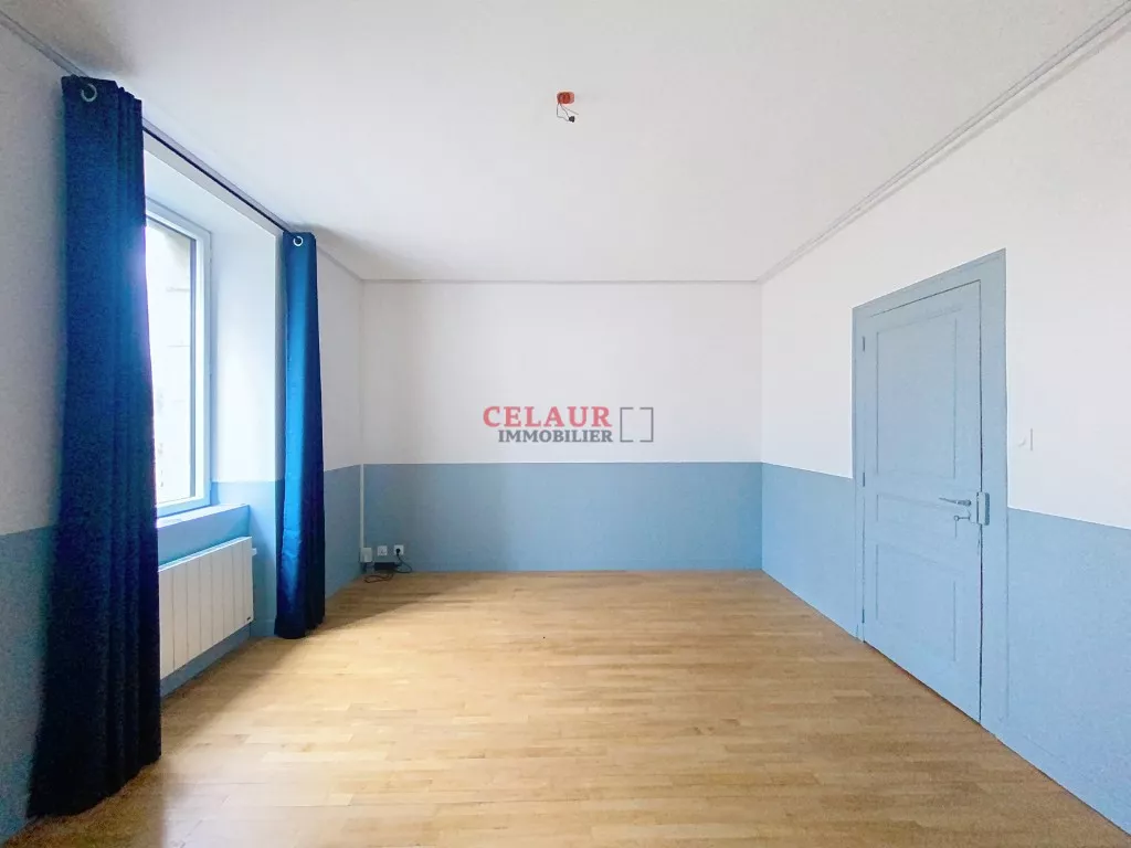 MAISON FAMILIALE AVEC DÉPENDANCE