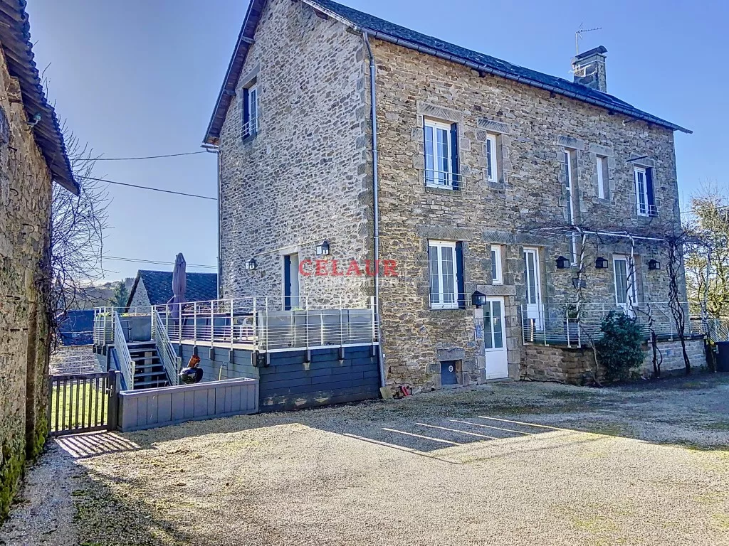 ÉLÉGANTE MAISON AVEC BELLES PRESTATIONS