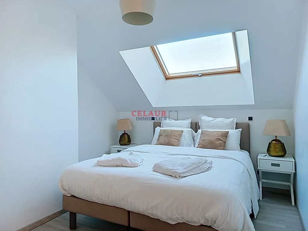 ÉLÉGANTE MAISON AVEC BELLES PRESTATIONS