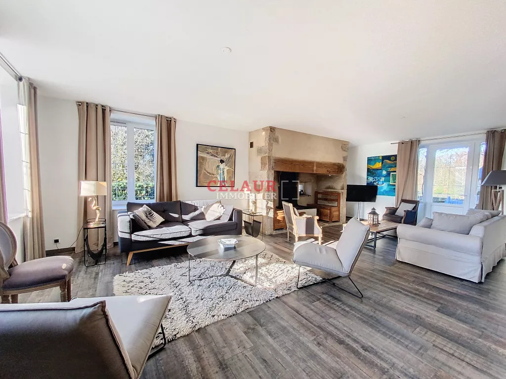 ÉLÉGANTE MAISON AVEC BELLES PRESTATIONS