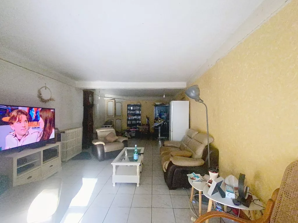 Maison de ville avec jolis espaces