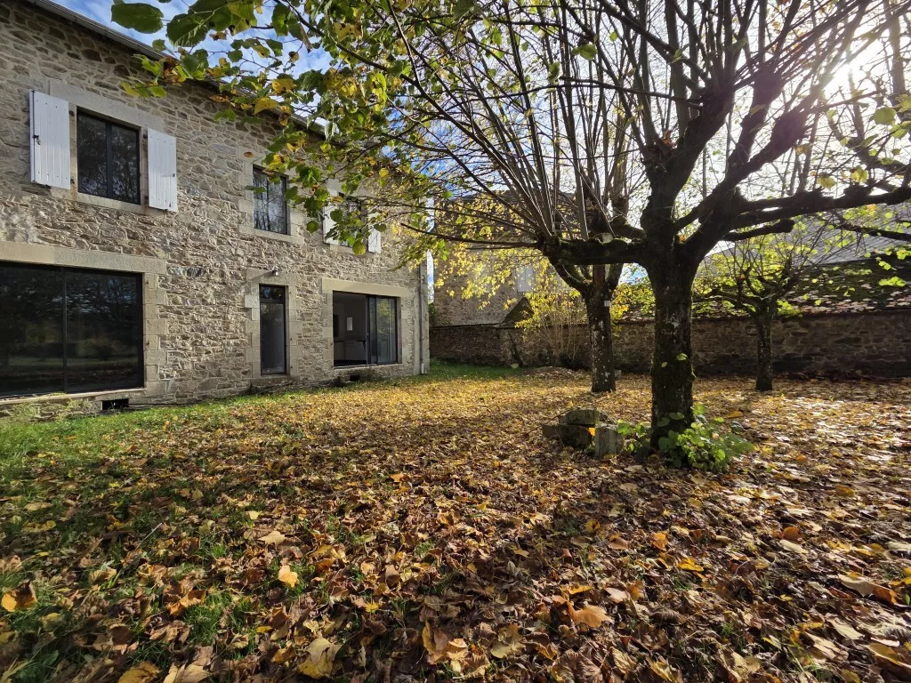 MAISON FAMILIALE AVEC DÉPENDANCE