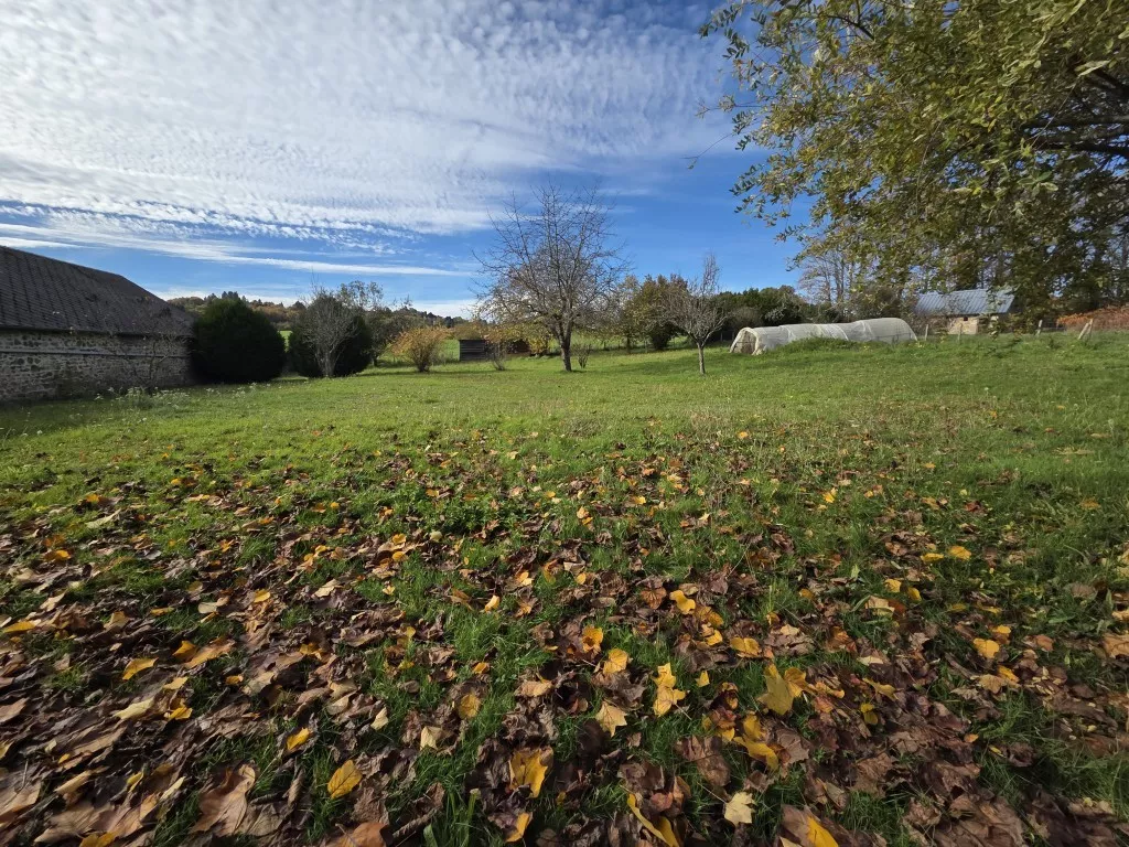 MAISON FAMILIALE AVEC DÉPENDANCE