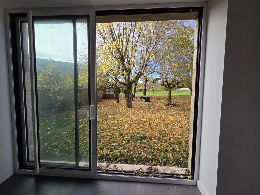 MAISON FAMILIALE AVEC DÉPENDANCE