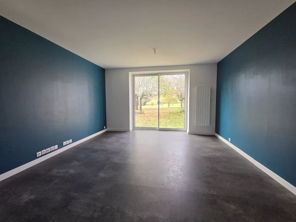 MAISON FAMILIALE AVEC DÉPENDANCE