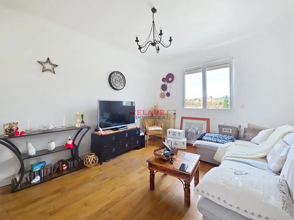 MAISON AVEC TERRASSE ET JARDIN