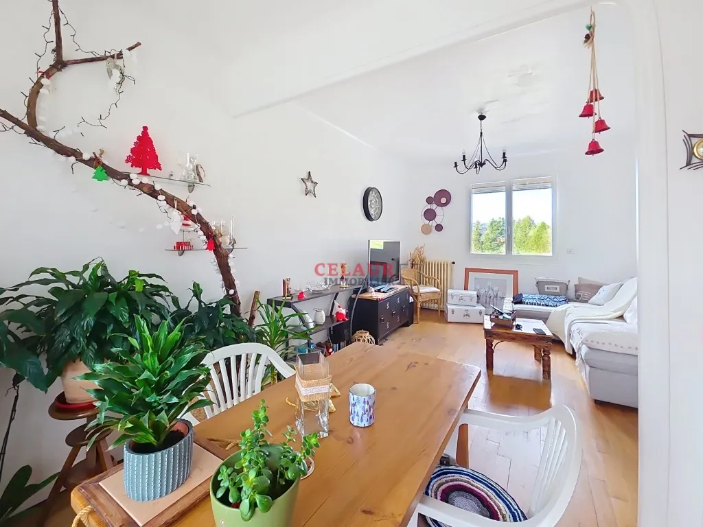 MAISON AVEC TERRASSE ET JARDIN