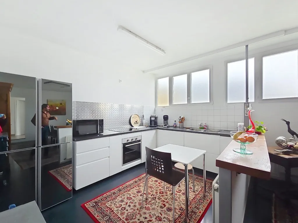 Maison avec grand atelier-garage