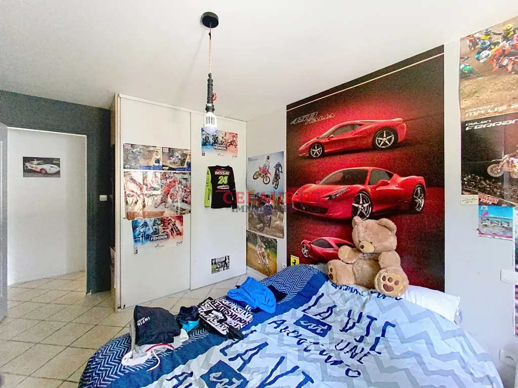 Ensemble immobilier avec logement ind&eacute;pendant, piscine et grand garage